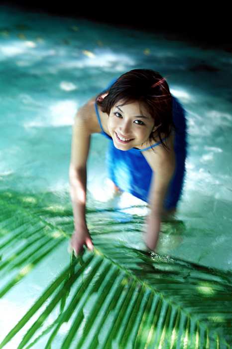 气质美少妇湿身戏