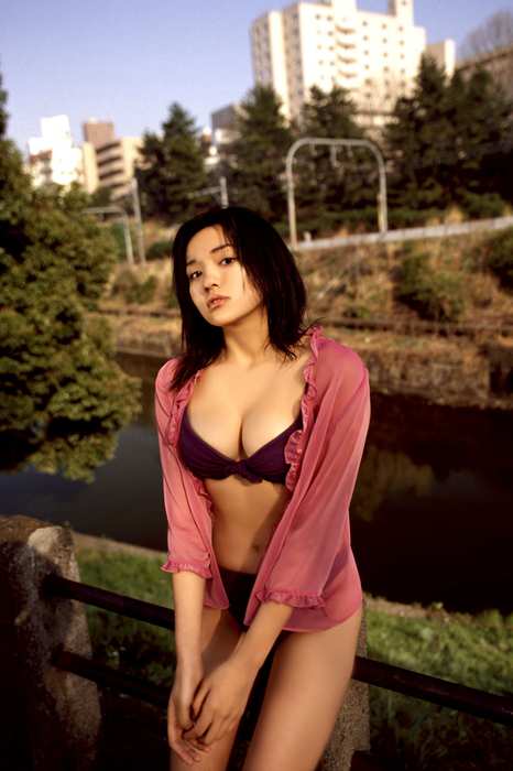 大胆风情少妇户外