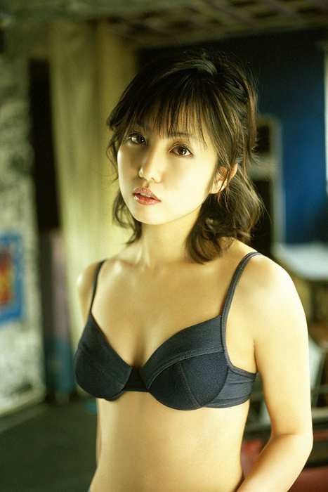 丰乳比基尼风情少