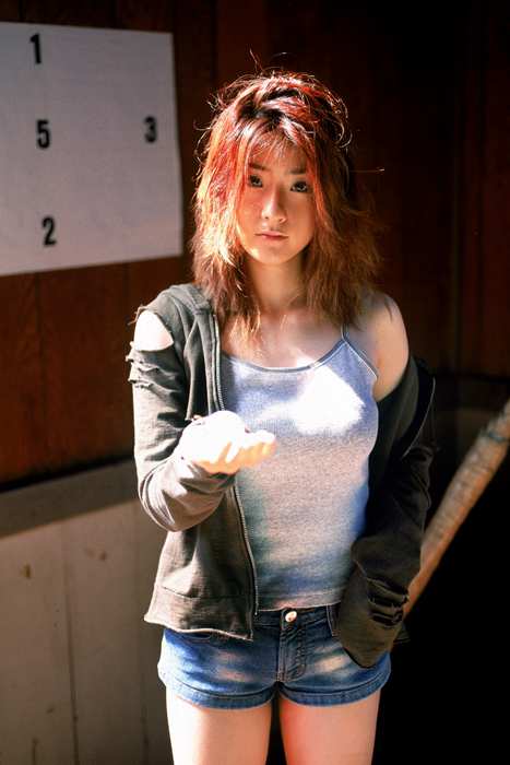 热裤短发美女少妇