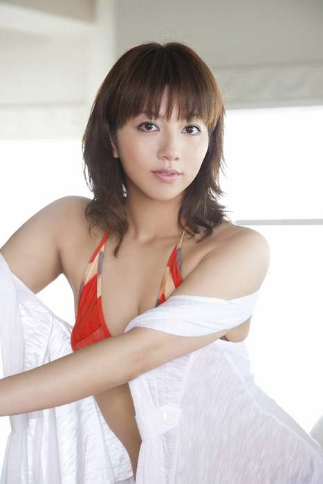 短发短发比基尼美